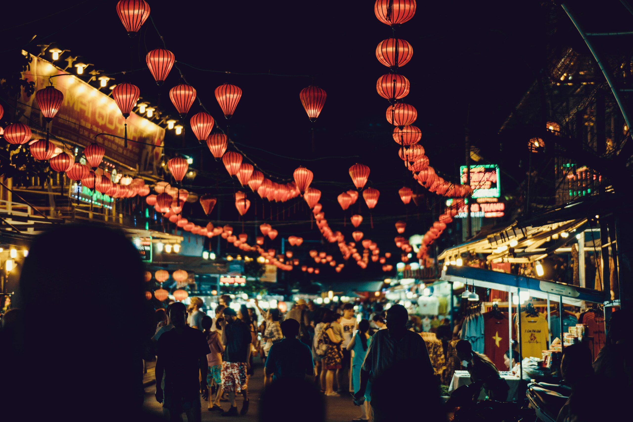 Backpacking Southeast Asia on a Budget – Night Market in Vietnam